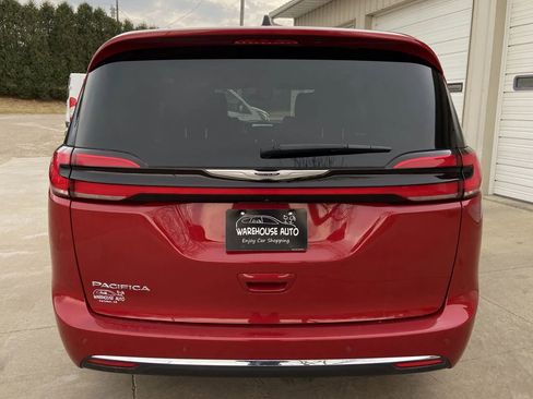Used 2025 Chrysler Pacifica Select FWD image 6