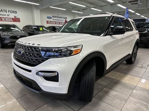 Certified 2023 Ford Explorer XLT w/ Equipment Group 202A image 17