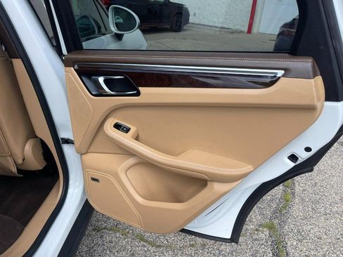 Used 2016 Porsche Macan S image 18