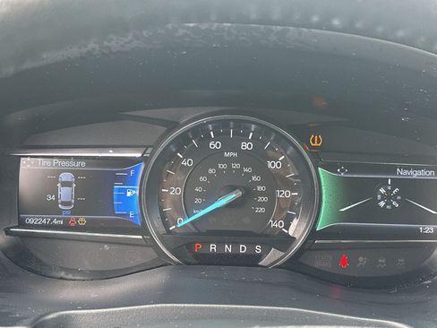 Used 2017 Ford Explorer XLT w/ Equipment Group 202A AWD/4WD image 25