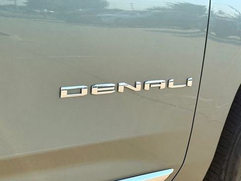 Used 2024 GMC Yukon XL Denali RWD image 16