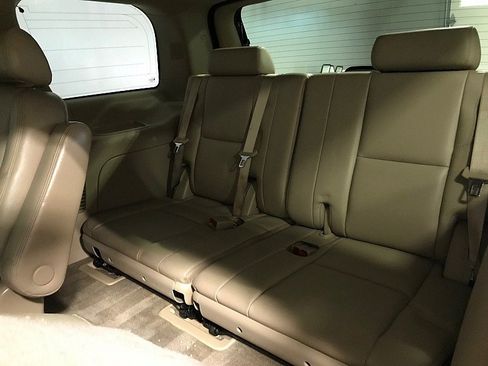 Used 2010 Cadillac Escalade Premium AWD/4WD image 19
