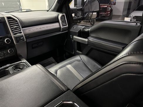 Used 2019 Ford F250 Platinum w/ Platinum Ultimate Package AWD/4WD image 32