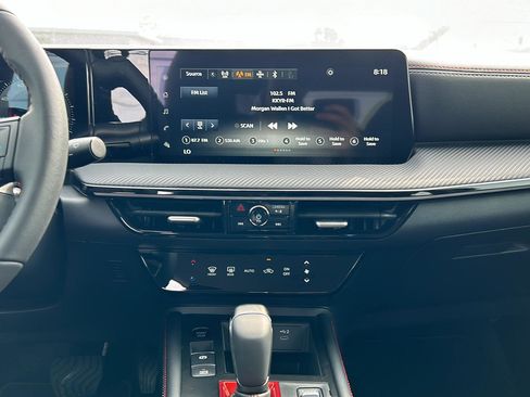 New 2025 Nissan Kicks SR image 23