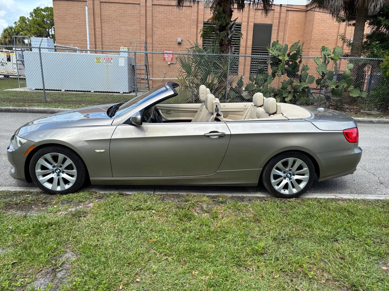 Used 2011 BMW 328i Convertible RWD image 26
