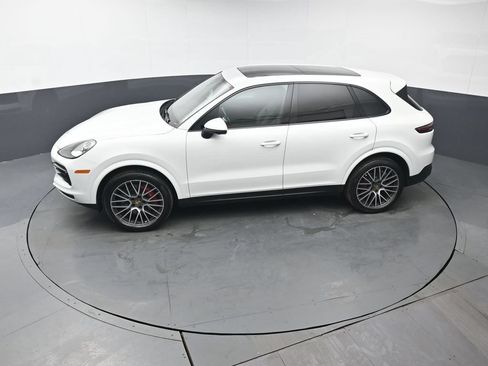 Used 2022 Porsche Cayenne AWD/4WD image 44