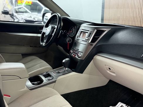 Used 2014 Subaru Outback 2.5i Premium w/ Moonroof Package AWD/4WD image 5