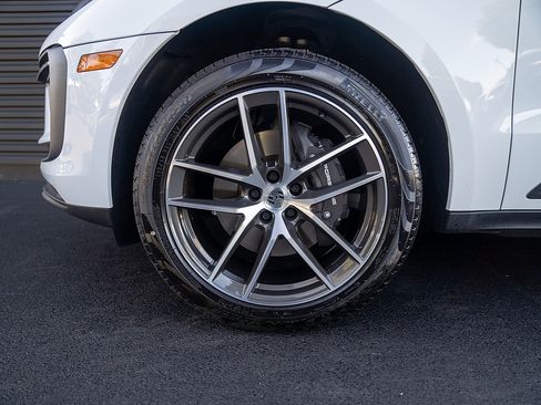 Used 2026 Porsche Macan AWD/4WD image 23