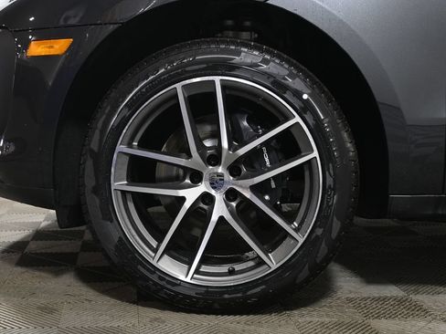 Used 2026 Porsche Macan AWD/4WD image 12
