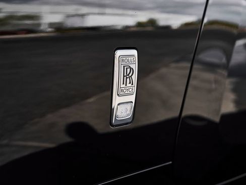 Used 2018 Rolls-Royce Dawn RWD image 9