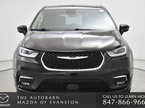 Used 2024 Chrysler Pacifica Touring-L image 12