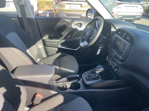 Used 2023 Kia Soul LX w/ LX Technology Package image 30