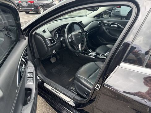Used 2017 INFINITI QX30 Premium w/ Navigation Package FWD image 9