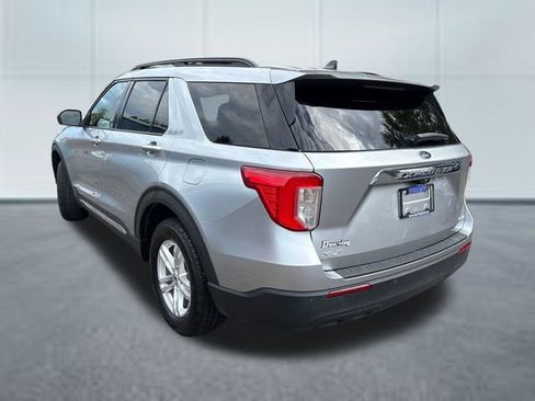 Used 2021 Ford Explorer XLT AWD/4WD image 2
