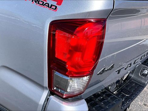 Used 2016 Toyota Tacoma TRD Off-Road image 28