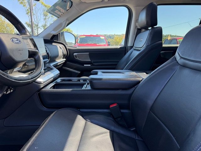 Used 2025 Ford Expedition Platinum AWD/4WD image 18