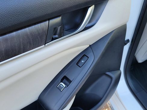 Certified 2022 Honda Accord Touring image 9