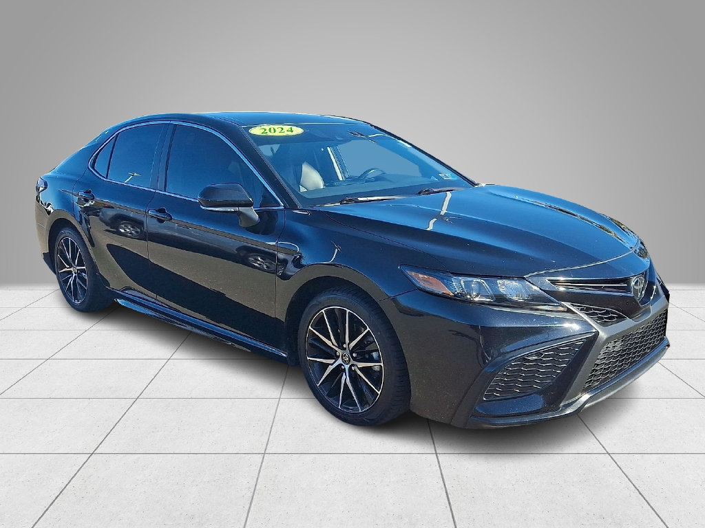 Used 2024 Toyota Camry SE FWD image 4