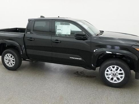 Used 2026 Toyota Tacoma SR5 AWD/4WD image 15