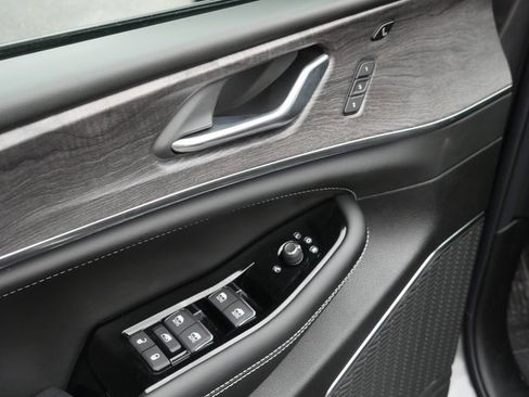 New 2025 Jeep Grand Cherokee Overland w/ Adv Protech Group III image 19