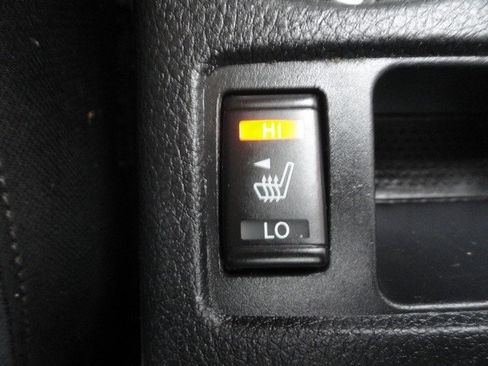 Used 2017 Nissan Rogue SV image 19