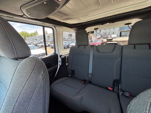 Used 2025 Jeep Wrangler Unlimited Sahara AWD/4WD image 39