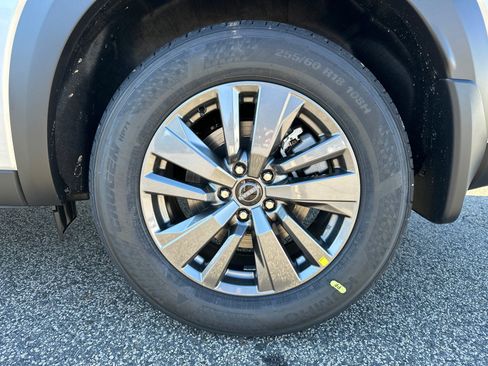 New 2025 Nissan Pathfinder SV w/ Black Appearance Package image 21