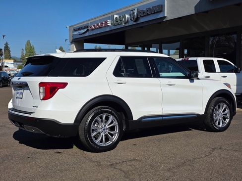 Used 2023 Ford Explorer XLT w/ Equipment Group 202A image 31