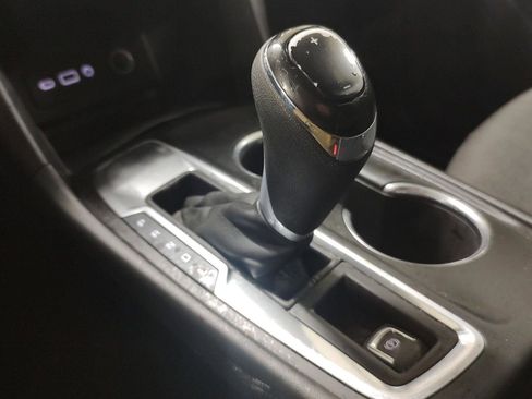 Used 2020 Chevrolet Equinox LT w/ Driver Convenience Package image 12