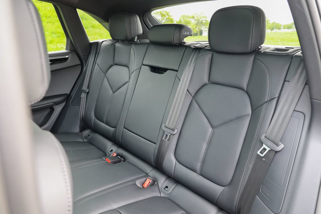 Certified 2026 Porsche Macan AWD/4WD image 40
