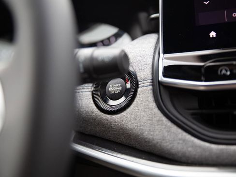 Used 2024 Jeep Compass Latitude image 13