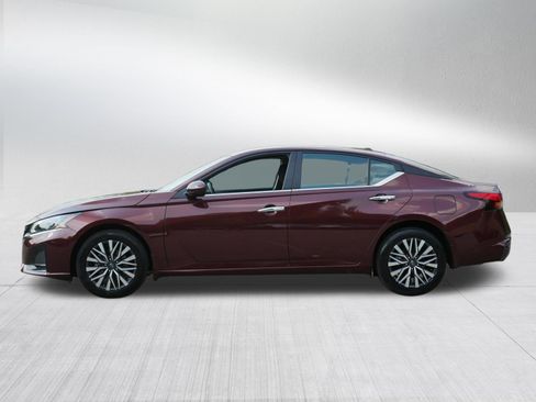 Certified 2023 Nissan Altima 2.5 SV w/ SV Premium Package AWD/4WD image 4