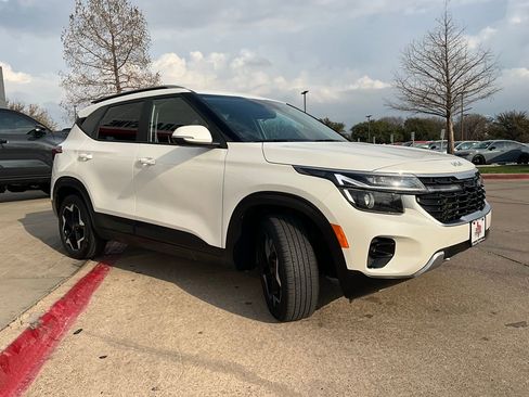 Used 2025 Kia Seltos S image 4