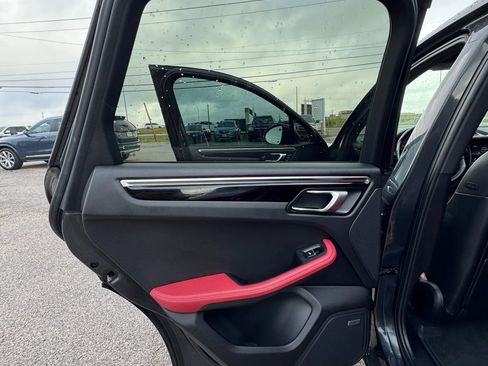 Used 2019 Porsche Macan AWD/4WD image 15