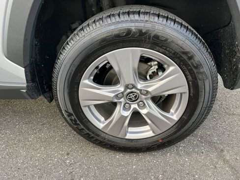 Used 2025 Toyota RAV4 XLE image 29