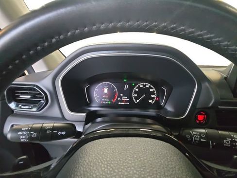 Used 2023 Honda Pilot Touring image 14