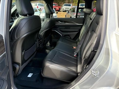 New 2026 Jeep Grand Cherokee Limited w/ Luxury Tech Group II AWD/4WD image 17