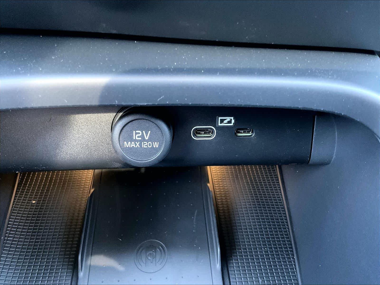 New 2026 Volvo XC40 B5 Plus AWD/4WD image 23