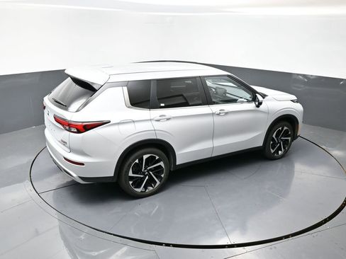 Used 2024 Mitsubishi Outlander SE image 42