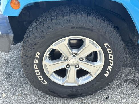 Used 2017 Jeep Wrangler Unlimited Sahara w/ Quick Order Package 24E Chief AWD/4WD image 11
