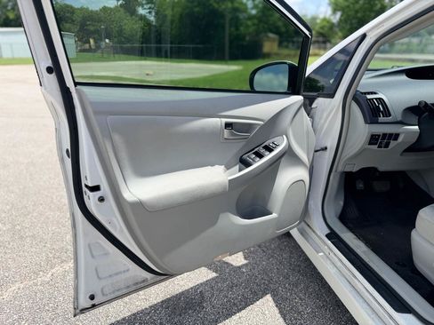 Used 2014 Toyota Prius Two FWD image 9
