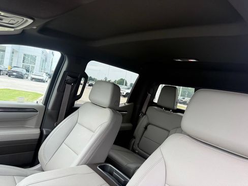 Used 2023 Chevrolet Silverado 1500 LTZ w/ Technology Package AWD/4WD image 17