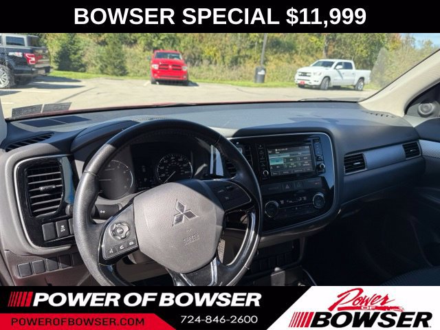 Used 2017 Mitsubishi Outlander ES AWD/4WD image 3