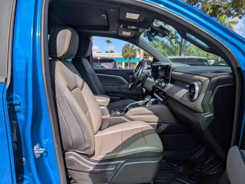 Used 2023 Chevrolet Colorado ZR2 w/ ZR2 Convenience Package III AWD/4WD image 12