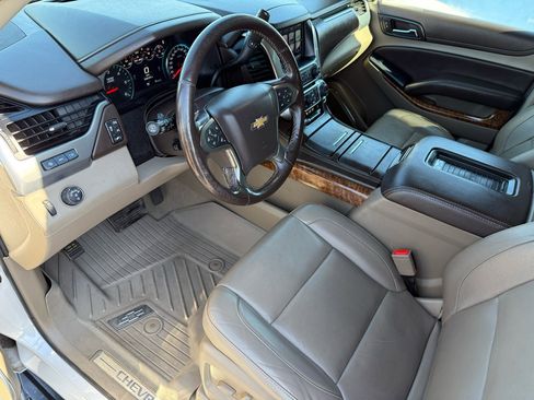 Used 2019 Chevrolet Suburban Premier image 12