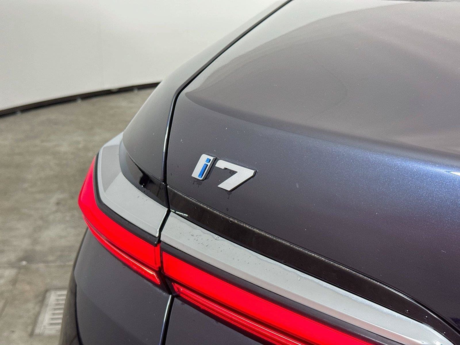 Used 2023 BMW i7 xDrive60 w/ Executive Package 2 AWD/4WD image 39