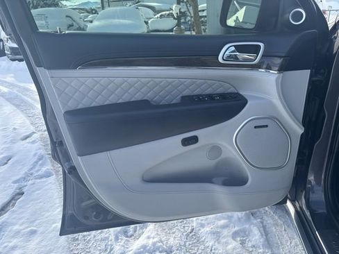 Used 2018 Jeep Grand Cherokee Summit image 12