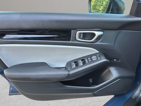 Used 2025 Honda Civic Sport image 17