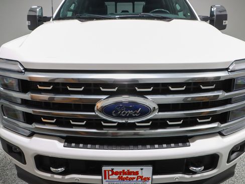 Used 2024 Ford F250 Platinum image 4