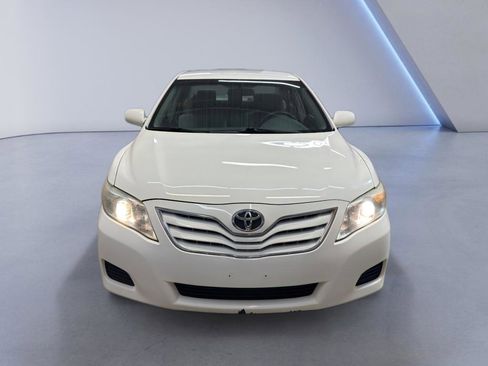 Used 2011 Toyota Camry LE image 2